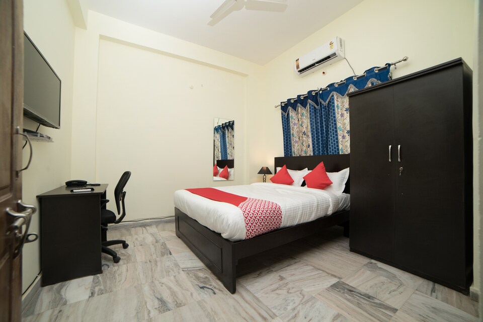 OYO 40077 Cyber Suites, Kothaguda, Hyderabad