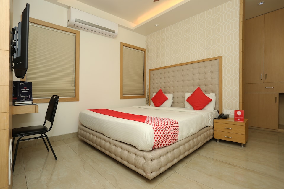 Capital O 3774 Hotel Naman Palace, Airport Road - Bhopal, Bhopal