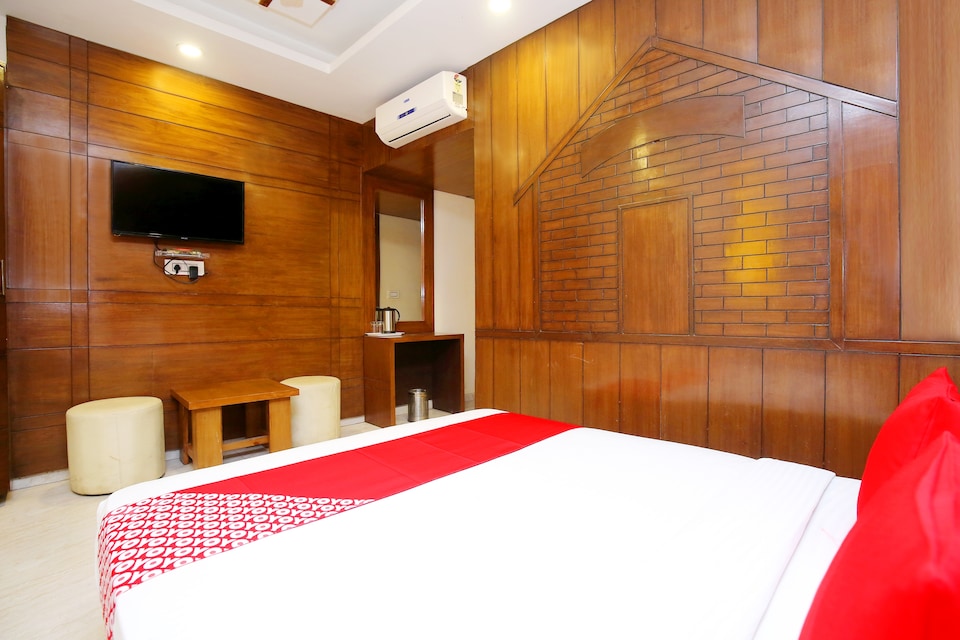 Capital O Hotel Cargo by JD, Zirakpur, Zirakpur