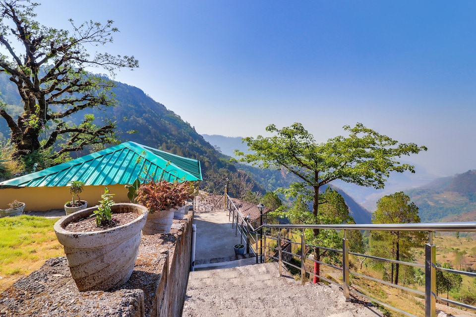 OYO 40117 Pine View Resort, Highcourt Nainital, Nainital