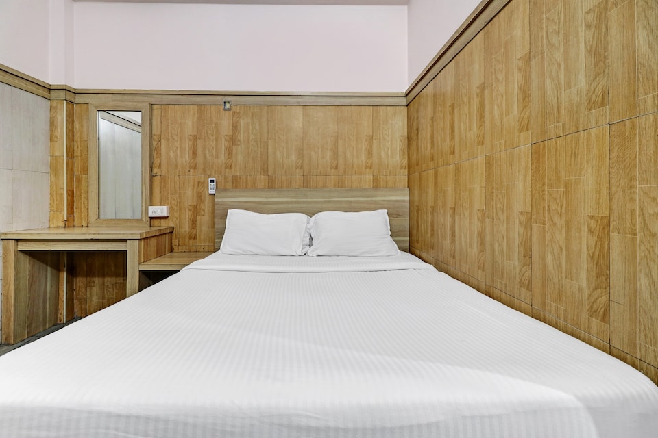 OYO 40141 Ascot Hotel, Railway Station North Kochi-II, Kochi