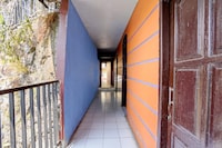 OYO 927 Carina Hotel 