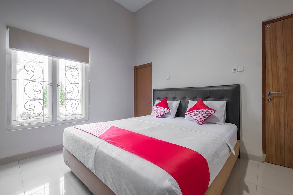 Hotel O Makassar near Pantai Losari formerly Hotel Astra Novilia, Losari, Makassar