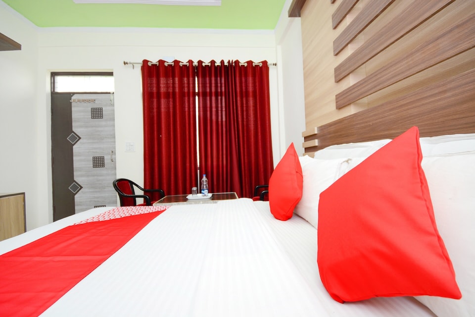 OYO 40171 Mountain Breeze, Kempty Fall Mussoorie, Mussoorie