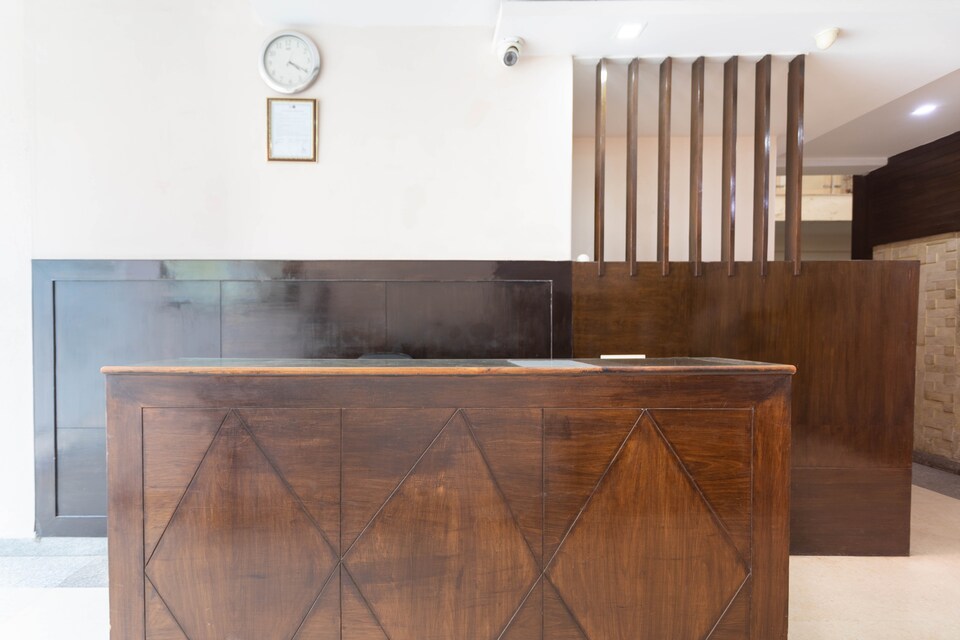 OYO 40186 Hotel Empire Inn, HUDA CENTRE 1, Gurgaon