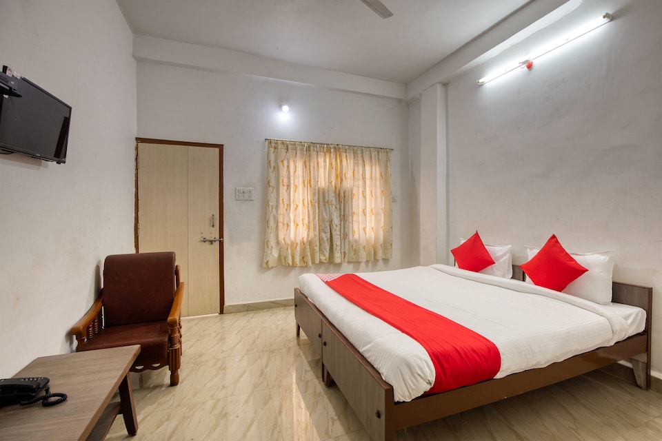 OYO Neelima Palace Marriage Garden, Ayudha Bypass, Bhopal