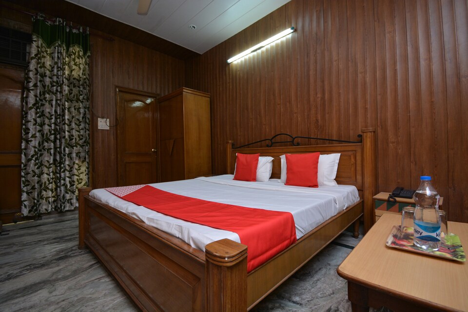 OYO 40230 Hotel Royal Palace, Jyoti Chowk Jalandhar, जालंधर