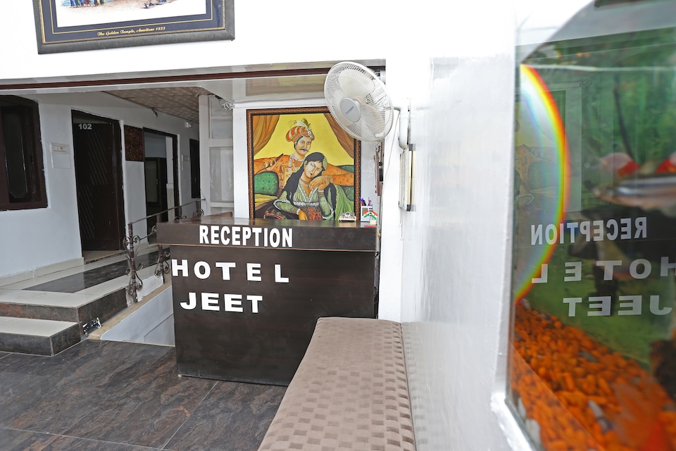 SPOT ON 40231 Hotel Jeet, Fatehabad Road, Agra