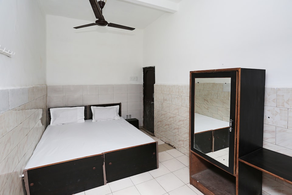 SPOT ON 40231 Hotel Jeet, Fatehabad Road, Agra
