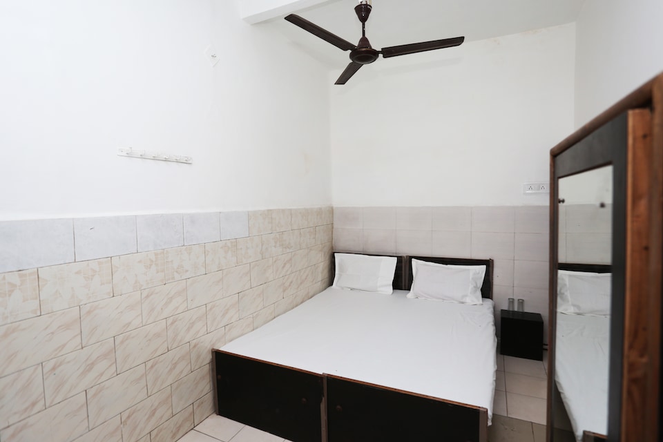 SPOT ON 40231 Hotel Jeet, Fatehabad Road, Agra