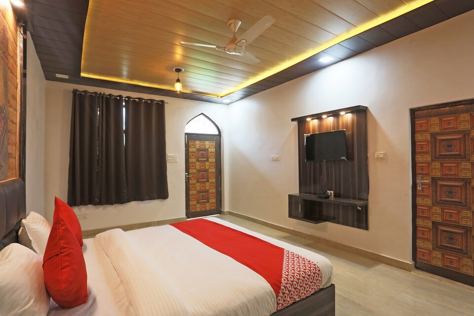 OYO 40232 Paradise Mahal, Fatehabad Road, Agra