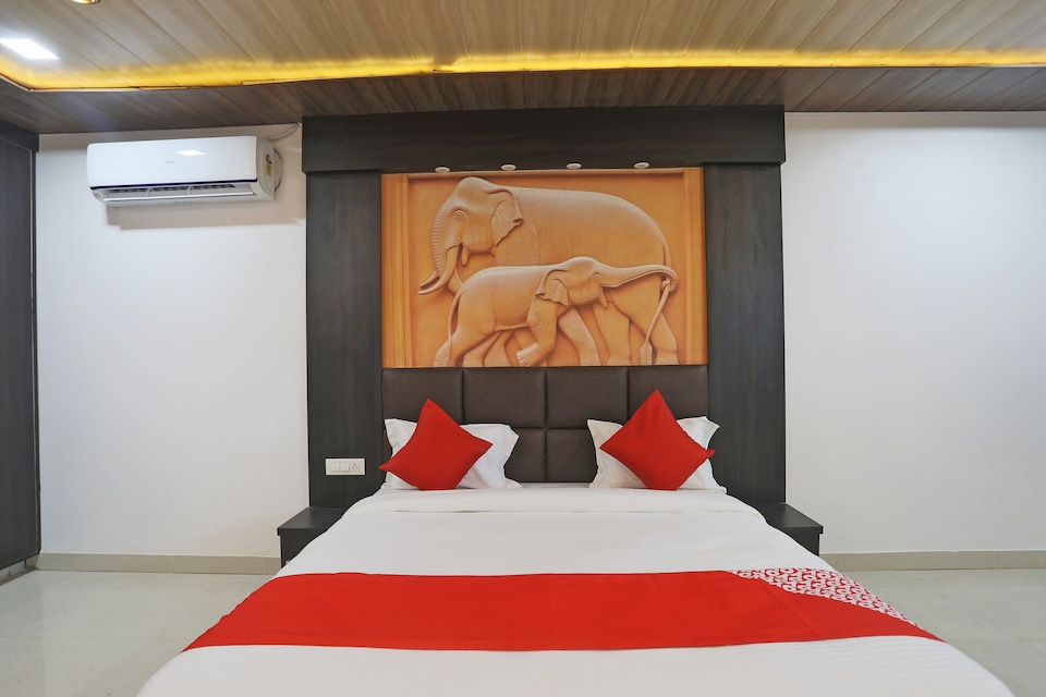 OYO 40232 Paradise Mahal, Fatehabad Road, Agra