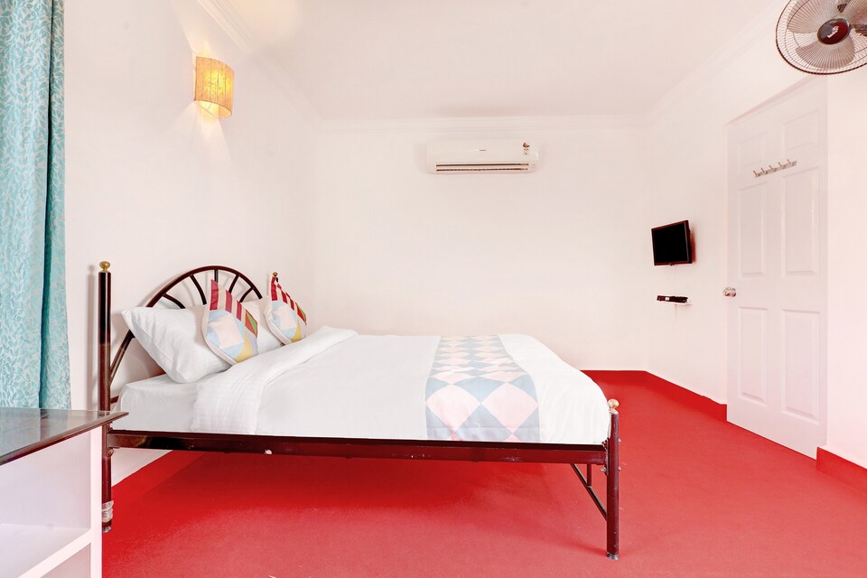 OYO Luxurious Studios Dona Paula, Miramar Goa, Goa