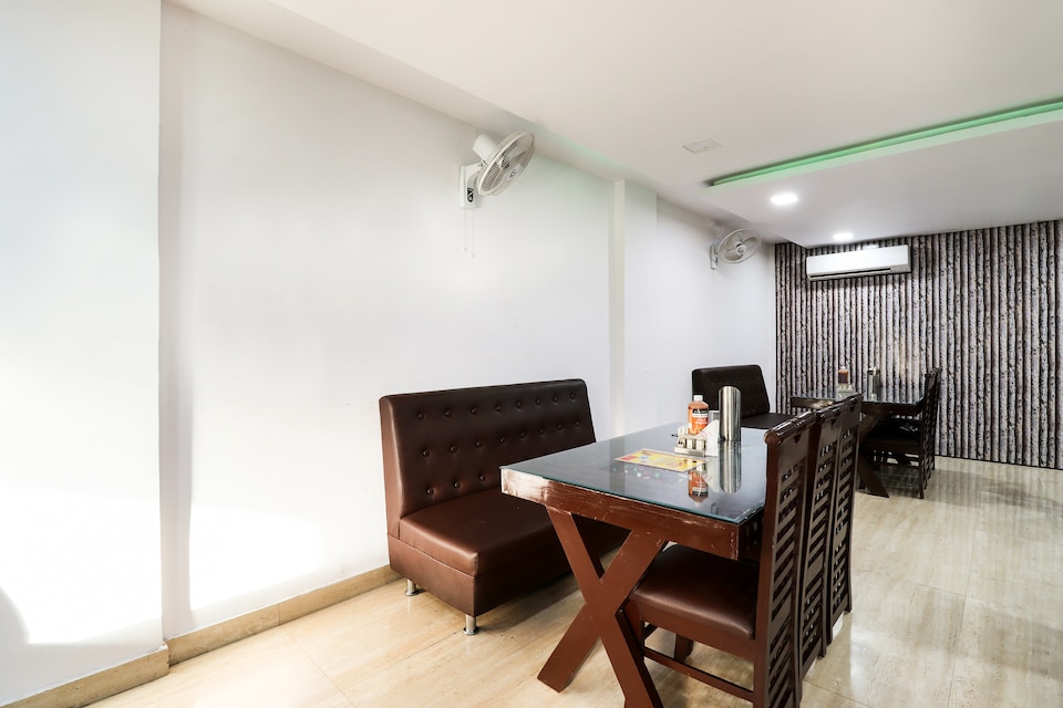 OYO 40245 HOEL CLARK INN, Alambagh Lucknow, Lucknow