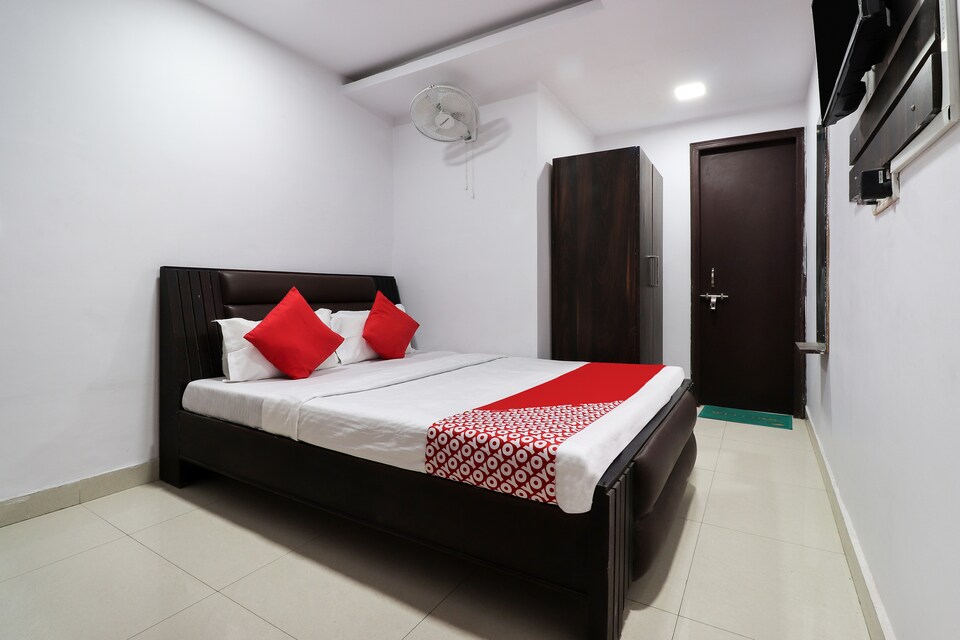 OYO 40245 HOEL CLARK INN, Alambagh Lucknow, Lucknow