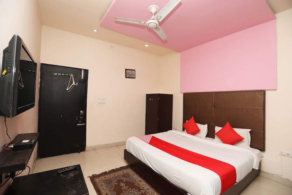 OYO 40255 Lal Quila Airport Resort, Meerut, Meerut