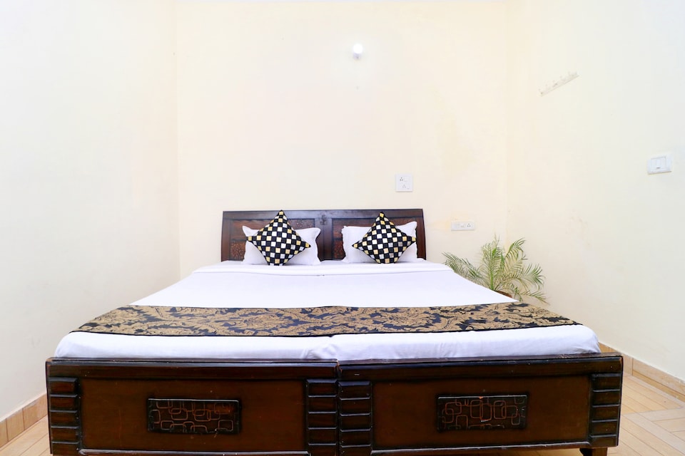 SPOT ON 40266 Hotel Krishna Cottage, Nayagaon Chandigarh, Chandigarh