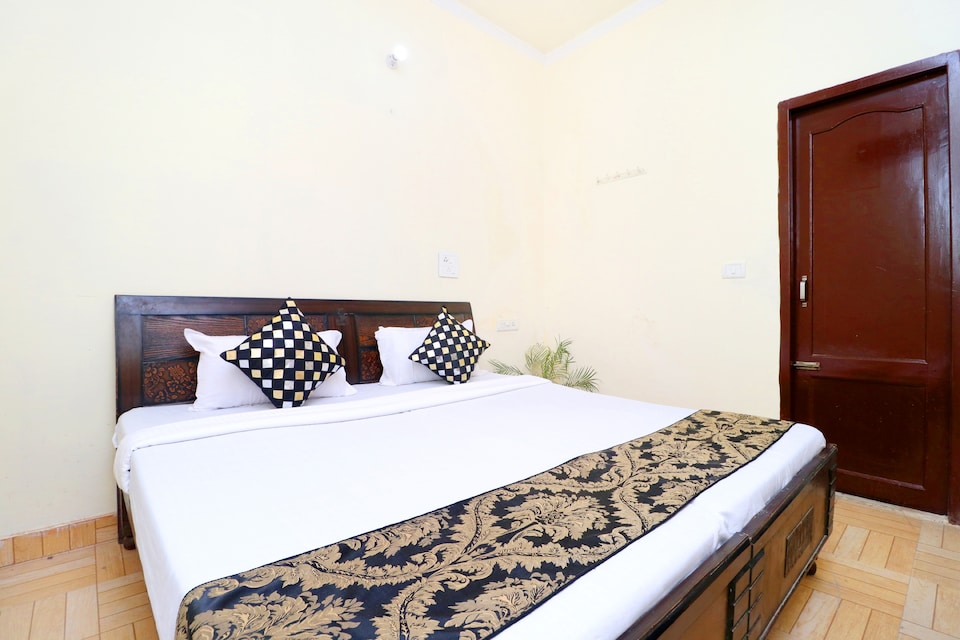 SPOT ON 40266 Hotel Krishna Cottage, Nayagaon Chandigarh, Chandigarh