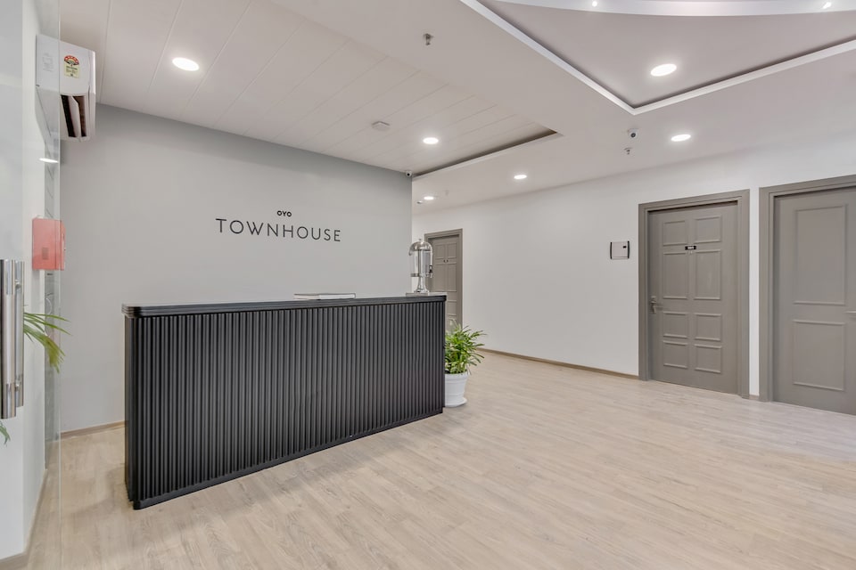 OYO Townhouse 204 Sector 49, Noida City Metro, Noida