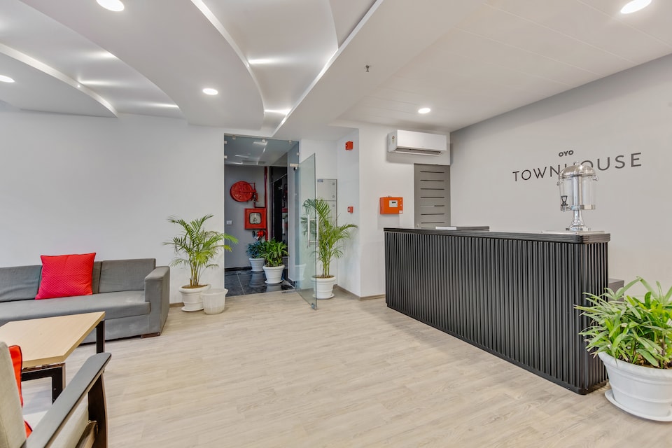 OYO Townhouse 204 Sector 49, Noida City Metro, Noida