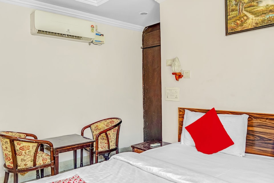 OYO 40272 Hotel Srinivasa Inn, Ameerpet, Hyderabad
