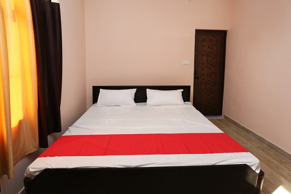 SPOT ON 40284 Pakhi Family Restaurant & Guest House, Tikonia Haldwani, Haldwani