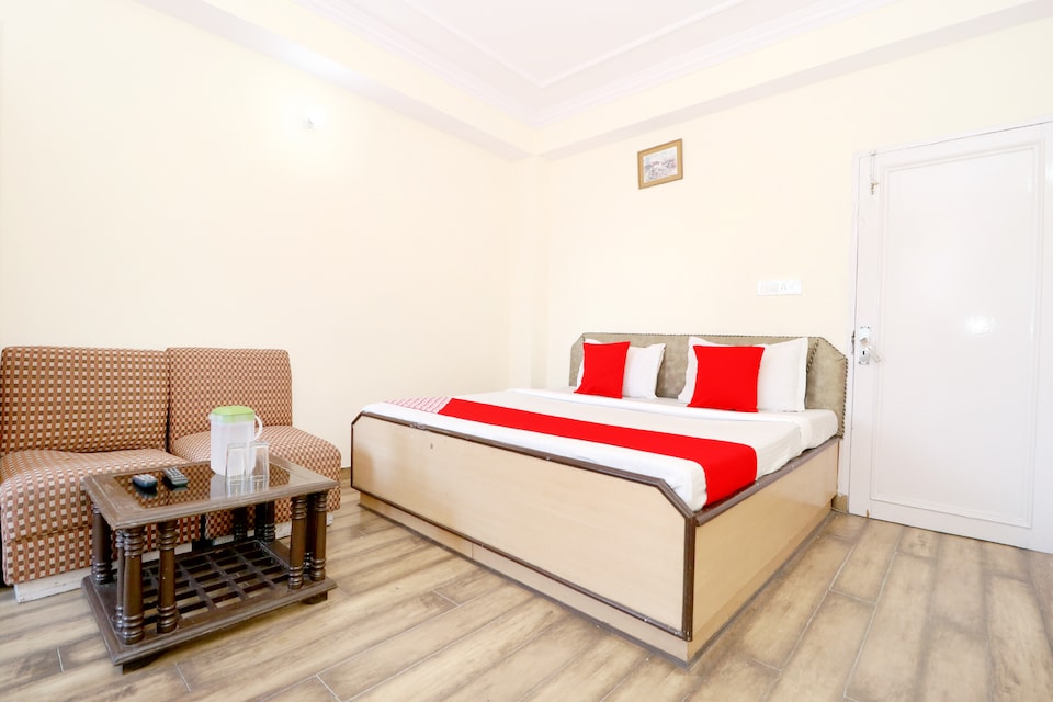 OYO 40308 Himani Premium, The Mall Road-Shimla, Shimla