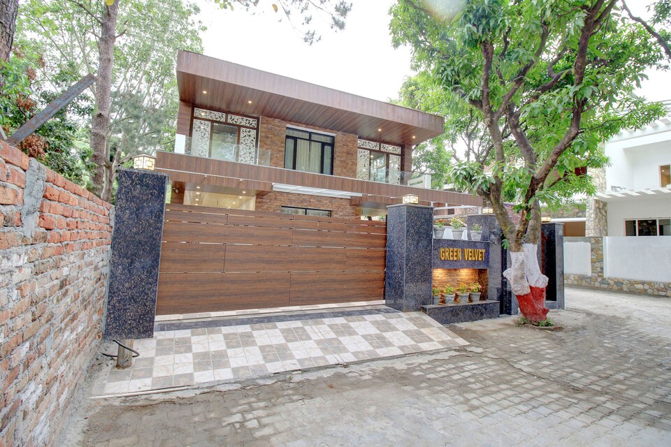 OYO Home 40312 Cozy Stay Dehradun, Rajpur Road Dehradun, Dehradun