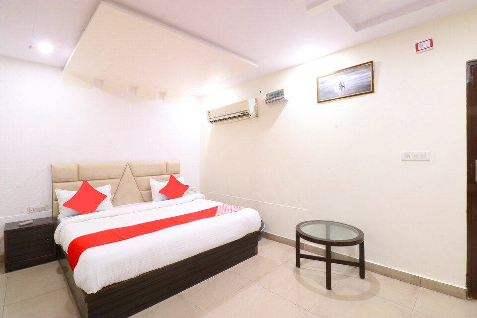 OYO 40402 Hotel Kirandeep, Fatehabad Road, Agra