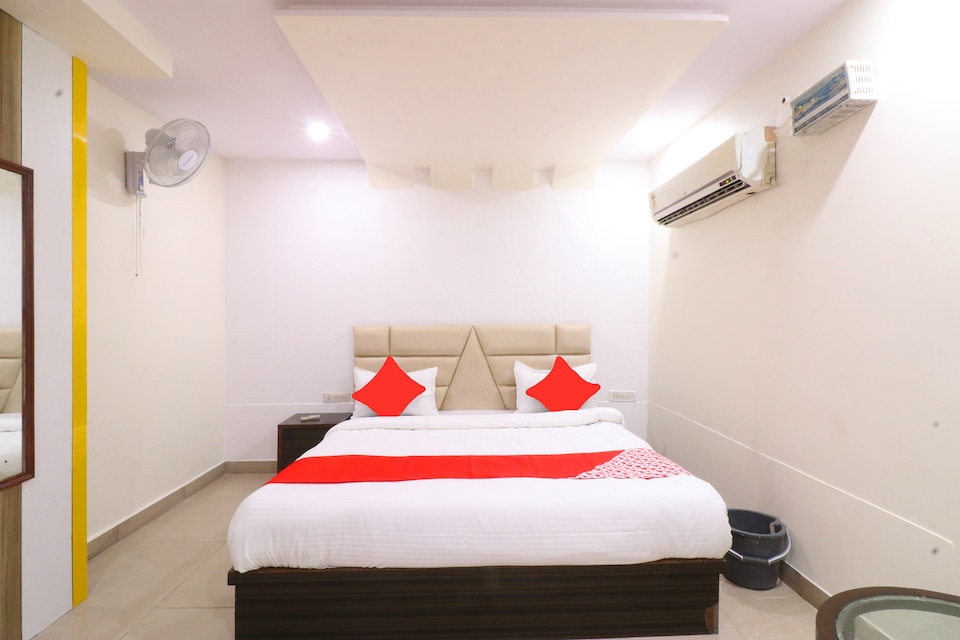 OYO 40402 Hotel Kirandeep, Fatehabad Road, Agra