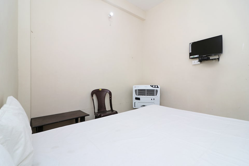 Hotel O  kumbh prayag guest house, Rambagh Allahabad, Prayagraj
