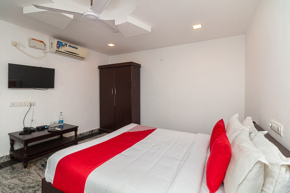 OYO 40434 Esakki Chandra Inn, Courtallam Old Falls, Courtallam