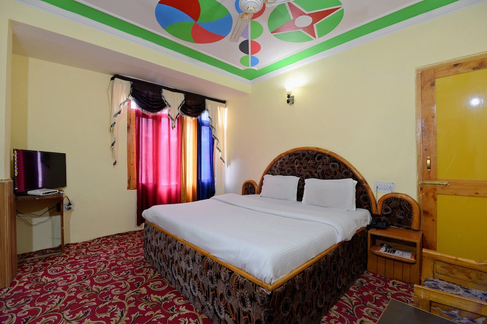 OYO 40445 Hotel Hillanss, Mall Road Manali, Manali