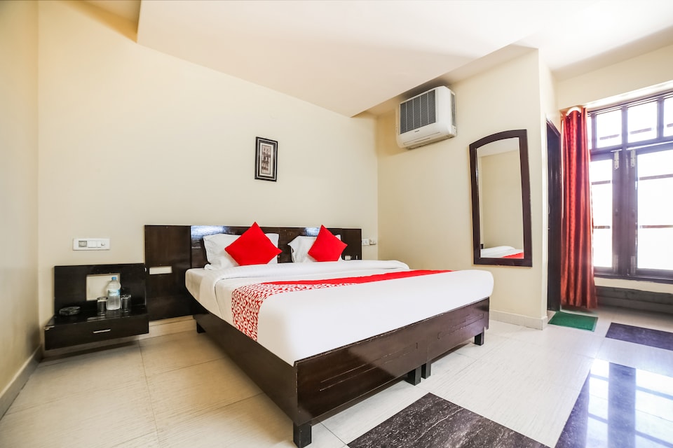 OYO 40467 Hotel Swastik, Dehradun Railway Station, Dehradun