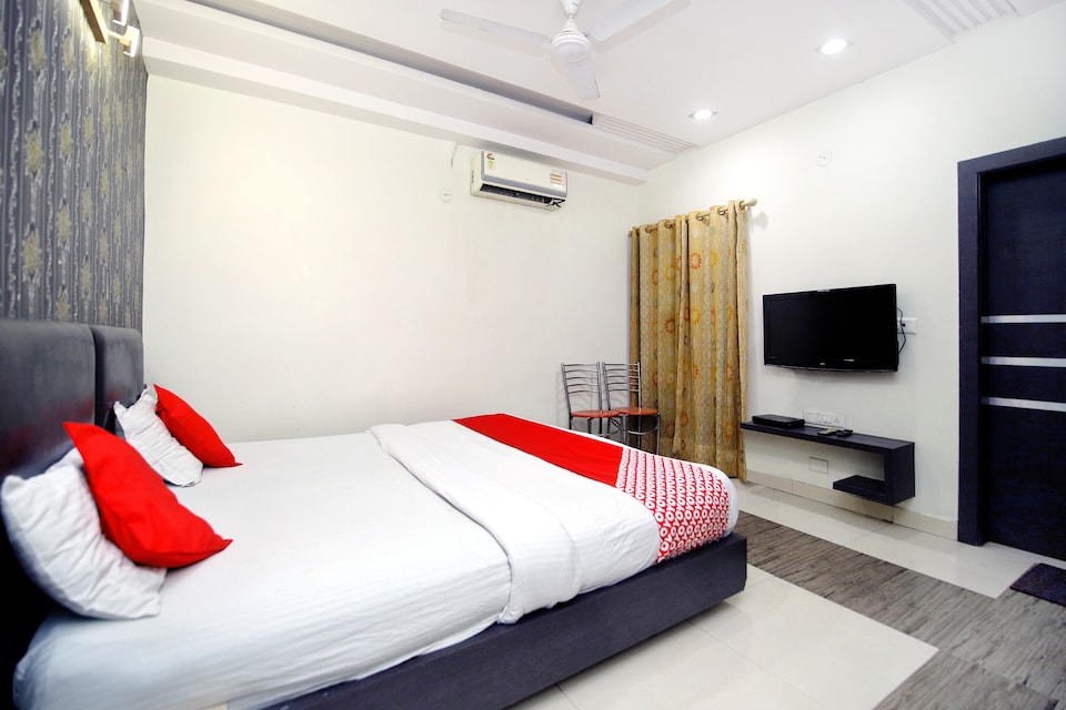 OYO 40491 Hotel Golden Palace, Hisar, Hisar