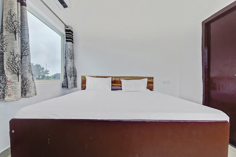 OYO 40522 Siya Hotel &  Garden, Shivpuri, Shivpuri