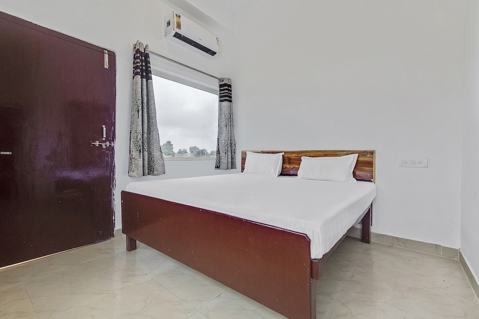 OYO 40522 Siya Hotel &  Garden, Shivpuri, Shivpuri