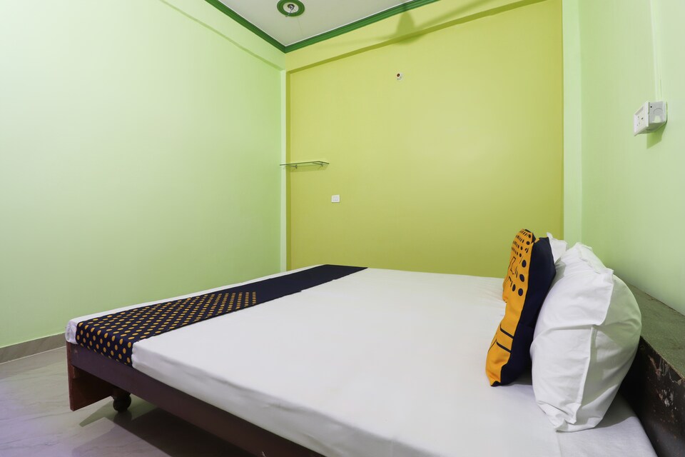 Hotel O Ss Lawn , Airport Lucknow, Lucknow