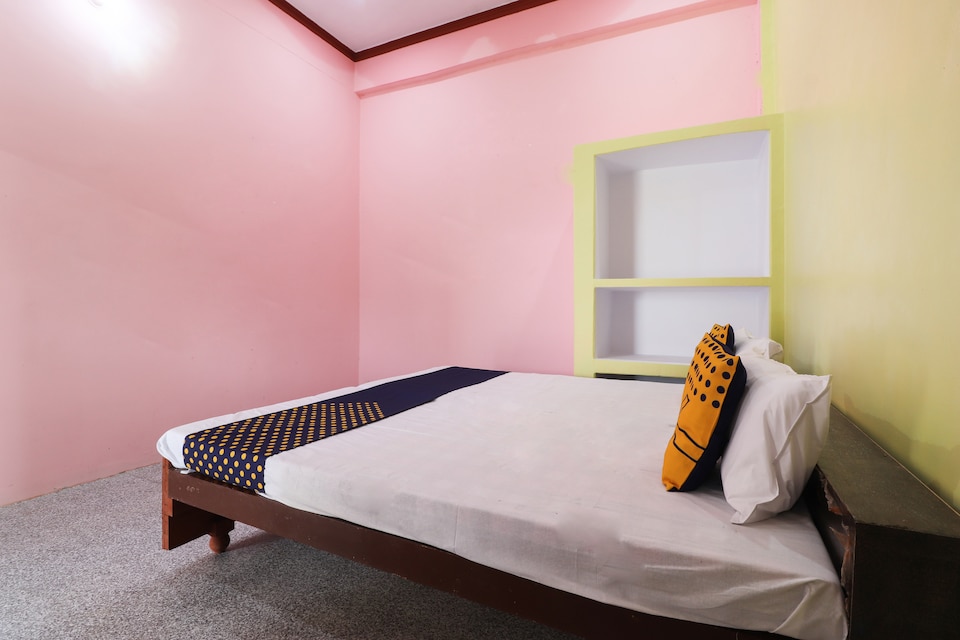 Hotel O Ss Lawn , Airport Lucknow, Lucknow