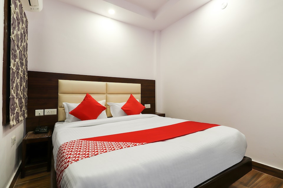 OYO 40538 Hotel Shiva, Hazratganj Lucknow, Lucknow
