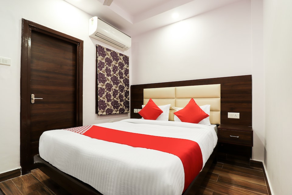 OYO 40538 Hotel Shiva, Hazratganj Lucknow, Lucknow