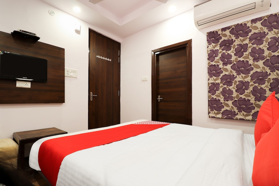 OYO 40538 Hotel Shiva, Hazratganj Lucknow, Lucknow