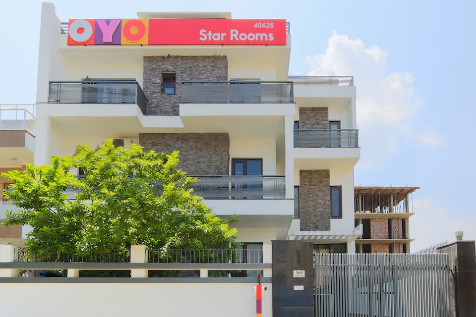 OYO 40625 Star Rooms, Golf Course Road, गुड़गांव