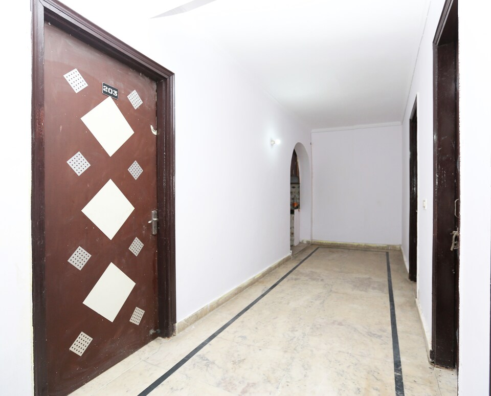 OYO 40645 Primerose Residency 2, Noida Industrial Area Mamura, Noida