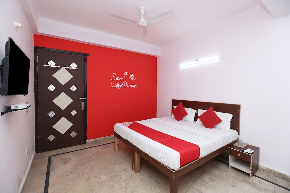 OYO 40645 Primerose Residency 2, Noida Industrial Area Mamura, Noida