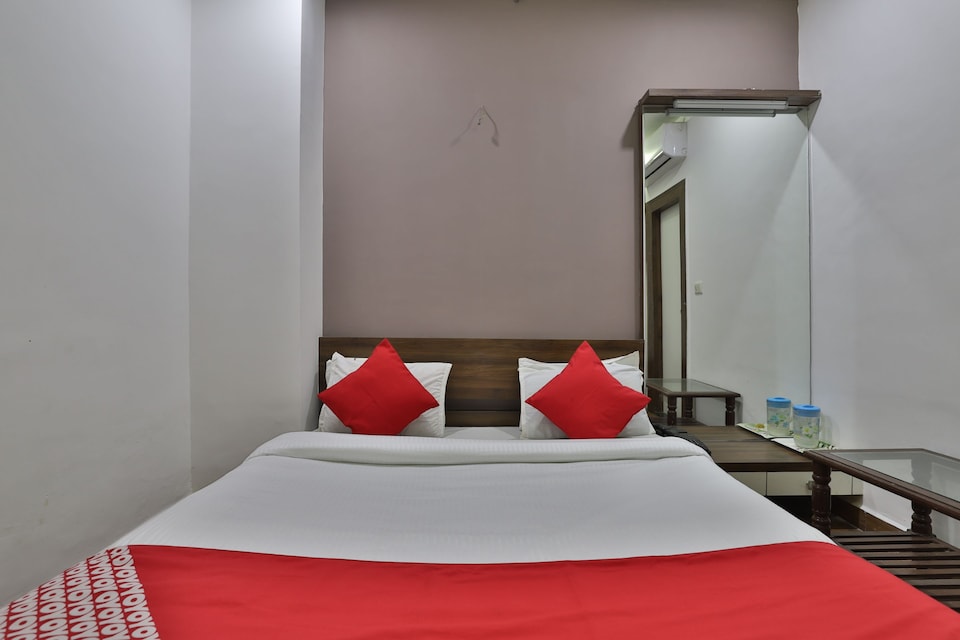 OYO 40663 Knk Hotel, Gandhidham, Gandhidham