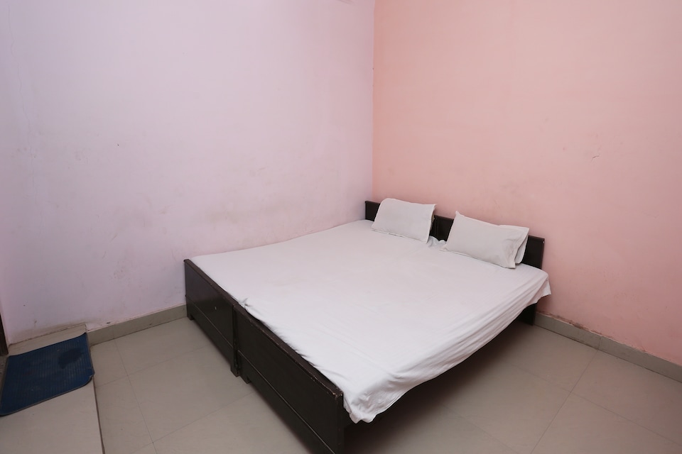 OYO 40698 Shri Ram Dham Ashram, Banke Bihari Mandir Vrindavan, Vrindavan