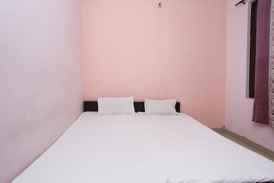 OYO 40698 Shri Ram Dham Ashram, Banke Bihari Mandir Vrindavan, Vrindavan