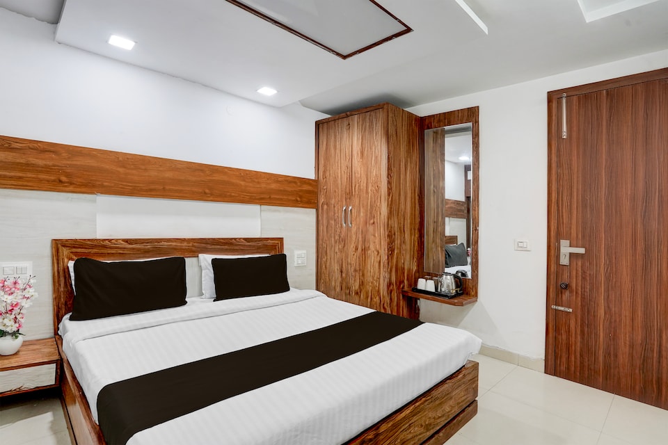 Super Collection O Mall Road Bathinda Formerly Hotel Galaxy, Mall Road Bathinda, बठिंडा