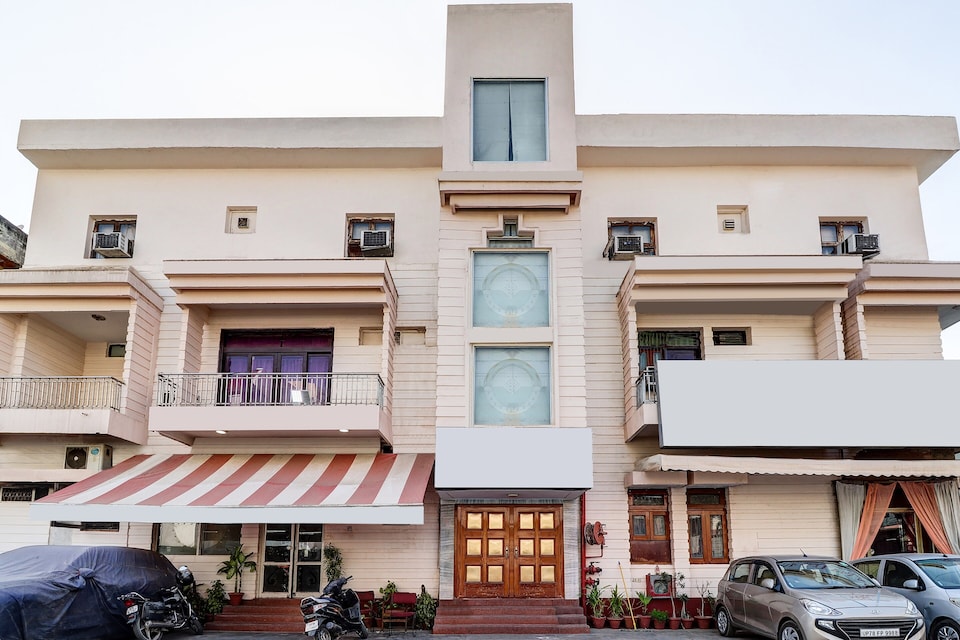 Collection O 40725 Hotel Mandakini Palace, Mall Road Kanpur, Kanpur